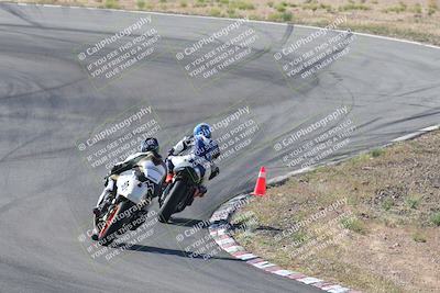 media/Apr-20-2025-AHRMA (Sun) [[393a79c373]]/Race/Group 11 early race/Turn 4b/